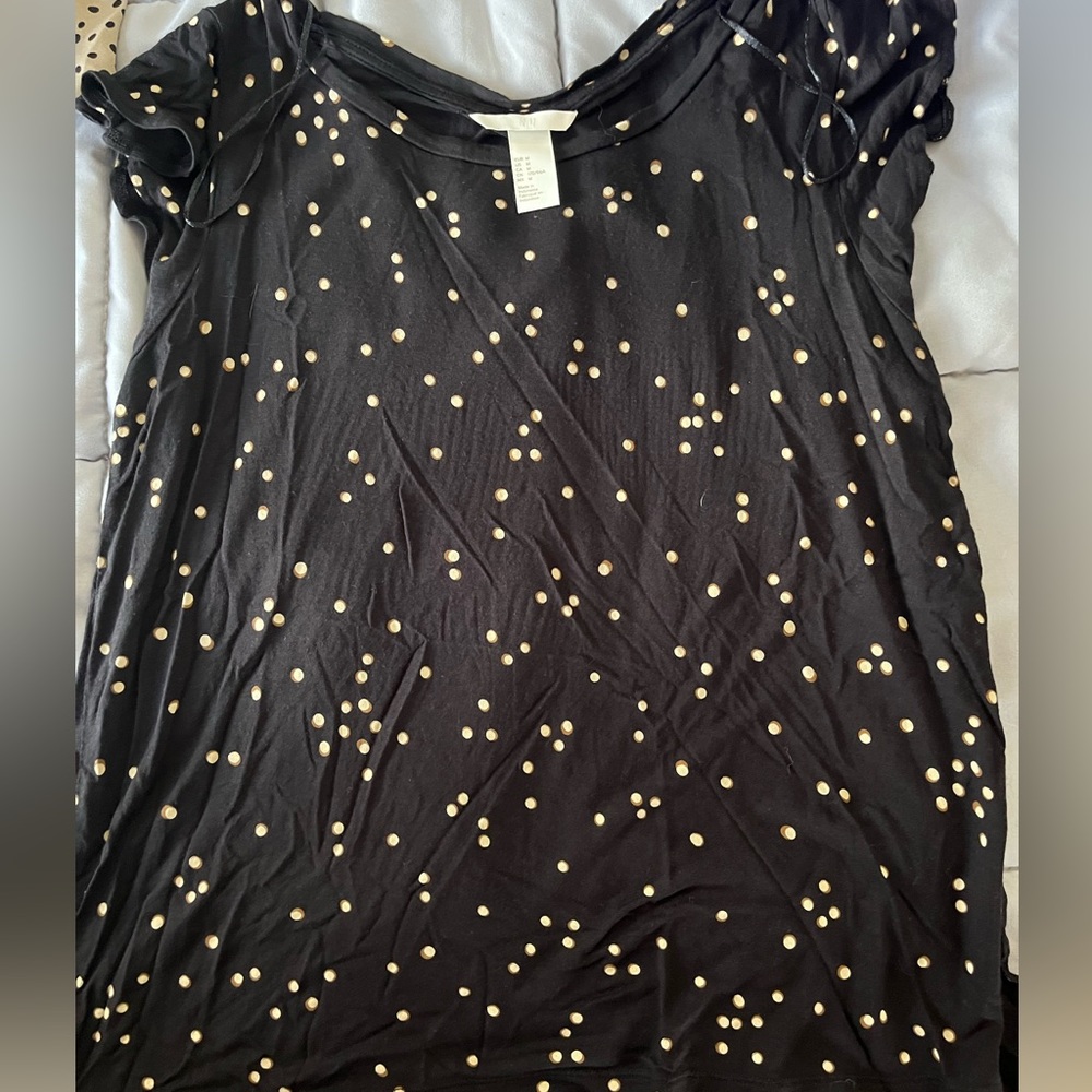 H&M confetti black shirt shirt sleeve.